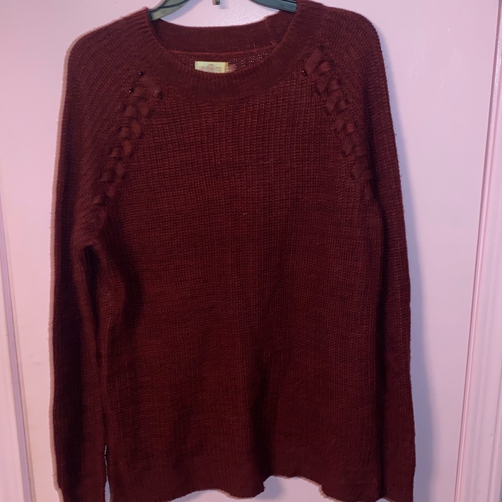 Maroon sweater